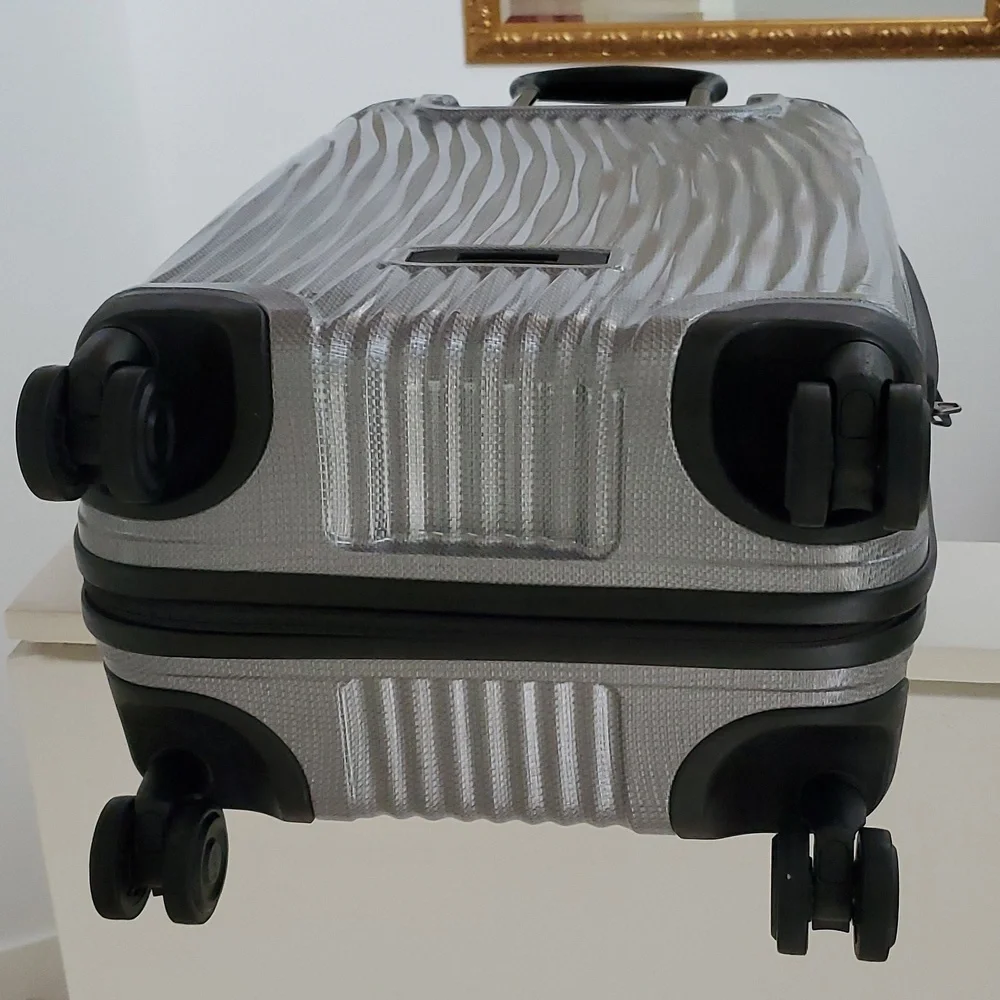 NWOT Tumi Latitude International Carry-On Spinner Luggage in Silver